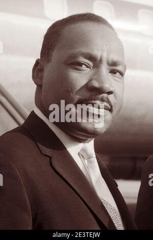 Martin Luther King, Jr. am 15. August 1964 auf dem Amsterdamer Flughafen Schiphol. Stockfoto