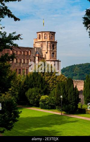 Das Ottheinrich-Gebäude und der Glockenturm von Schloss Heidelberg, Baden-Württemberg, Deutschland. September. Stockfoto