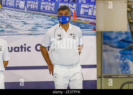 TRIEST, ITALIEN - JANUAR 20: Schiedsrichter Nenad Peris (CRO) während des Spiels zwischen den Niederlanden und Italien bei den Olympischen Wasserball-Spielen der Frauen Qualificatio Stockfoto