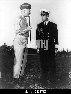 Major General George S. Patton, Jr., und Vizeadmiral Lord Louis Mountbatten. Stockfoto