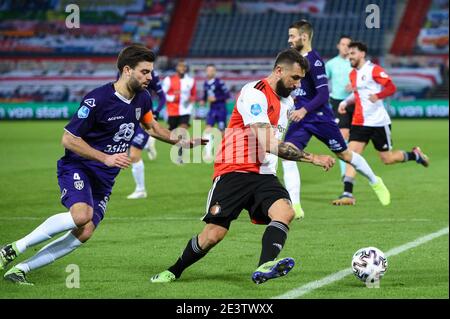 Rotterdam, Niederlande. Januar 2021. ROTTERDAM, NIEDERLANDE - JANUAR 20: Robin Propper von Heracles Almelo, Lucas Pratto von Feyenoord während des niederländischen KNVB Cup-Spiels zwischen Feyenoord und Heracles Almelo am 20. Januar 2021 in De Kuip in Rotterdam, Niederlande (Foto: Yannick Verhoeven/Orange Pictures/Alamy Live News) Stockfoto