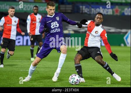 Rotterdam, Niederlande. Januar 2021. ROTTERDAM, NIEDERLANDE - JANUAR 20: Lucas Schoofs von Herakles Almelo, Lutsharel Geertruida von Feyenoord während des niederländischen KNVB Cup-Spiels zwischen Feyenoord und Herakles Almelo am 20. Januar 2021 in Rotterdam, Niederlande (Foto: Yannick Verhoeven/Orange Pictures/Alamy Live News) Stockfoto