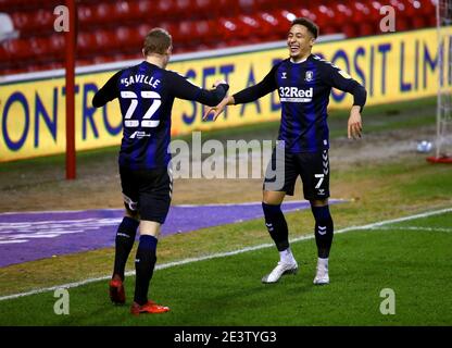 George Saville von Middlesbrough (links) feiert das zweite Tor seiner Mannschaft mit Teamkollege Marcus Tavernier während des Sky Bet Championship-Spiels auf dem City Ground, Nottingham. Bilddatum: Mittwoch, 20. Januar 2021. Stockfoto