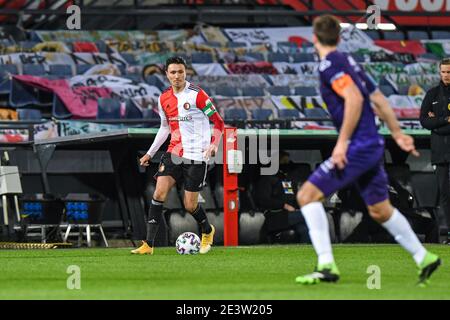 ROTTERDAM, NIEDERLANDE - JANUAR 20: Steven Berghuis von Feyenoord, Robin Propper von Herakles Almelo während des niederländischen KNVB Cup-Spiels zwischen Feyenoord Stockfoto