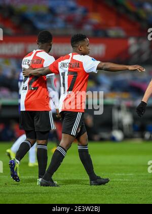 ROTTERDAM, NIEDERLANDE - JANUAR 20: Lutsharel Geertruida von Feyenoord und Luis Sinisterra von Feyenoord während des niederländischen KNVB Cup-Spiels zwischen Feyeno Stockfoto