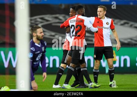 ROTTERDAM, NIEDERLANDE - JANUAR 20: Lutsharel Geertruida von Feyenoord, Bryan Linssen von Feyenoord, Luis Sinisterra von Feyenoord, Jens Toornstra von Fe Stockfoto