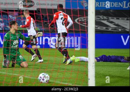 ROTTERDAM, NIEDERLANDE - JANUAR 20: Torhüter Janis Blaswich von Heracles Almelo enttäuscht, Bryan Linssen von Feyenoord, Lutsharel Geertruida von Fe Stockfoto