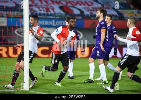 ROTTERDAM, NIEDERLANDE - JANUAR 20: Lutsharel Geertruida von Feyenoord feiert sein Tor während des niederländischen KNVB Cup-Spiels zwischen Feyenoord und Hera Stockfoto