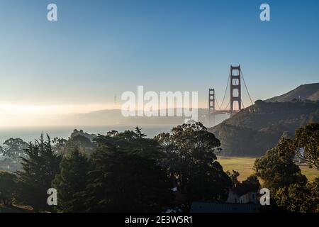 Die Golden Gate Bridge von Fort Baker aus gesehen Stockfoto