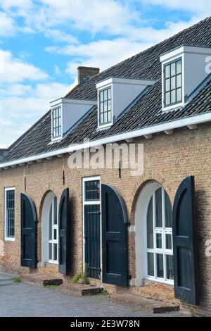 Typisches Haus in der Altstadt ZIERIKZEE auf Zeeland / Niederlande Stockfoto