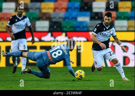 20. Januar 2021, Udine, Italien: Udine, Italien, Friaul - Stadion Dacia Arena, 20. Januar 2021, Tolgay Ali Arslan (Udinese Calcio) im Einsatz mit Ruslan Malinovskyi (Atalanta BC) während Udinese Calcio gegen Atalanta BC - Italienisches Fußballspiel Serie A (Bildnachweis: © Alessio Marini/LPS via ZUMA Wire) Stockfoto