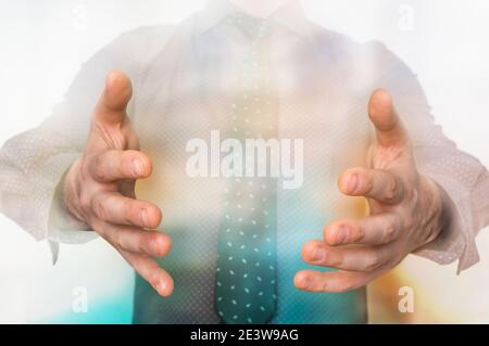 Magische Hände mit einem mystischen Glanz um auf weißem Hintergrund Stockfoto