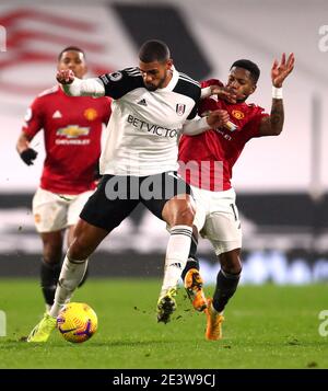 Fulhams Ruben Loftus-Cheek (links) und Manchester United's Fred kämpfen während des Premier League-Spiels im Craven Cottage, London, um den Ball. Bilddatum: Mittwoch, 20. Januar 2021. Stockfoto