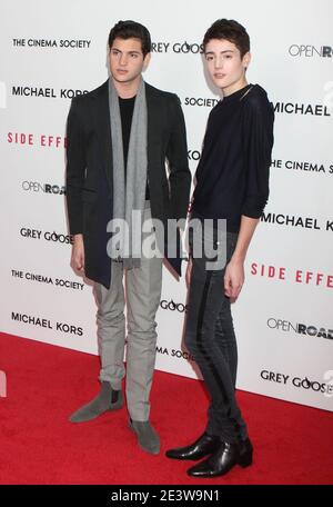 Peter Brent Jr. und Harry Brent besuchen die Premiere von 'Side Effects' am AMC Lincoln Square in New York City am 31. Januar 2013. Foto: Henry McGee/MediaPunch Stockfoto