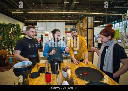 Coffee Tasting Herausforderung, wo die Teilnehmer müssen verschiedene identifizieren Schmeckt und riecht während der Cup Tasting Championship in Deutschland Stockfoto