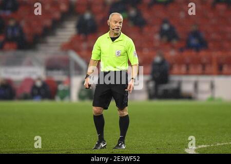 Nottingham, Großbritannien. Januar 2021. Schiedsrichter Andy Woolmer beim Sky Bet Championship Spiel zwischen Nottingham Forest und Middlesbrough am City Ground, Nottingham am Mittwoch, den 20. Januar 2021. (Kredit: Jon Hobley - MI News) Kredit: MI Nachrichten & Sport /Alamy Live Nachrichten Stockfoto