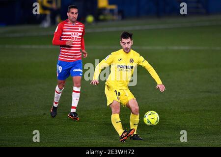 VILLARREAL, NIEDERLANDE - JANUAR 20: Angel Montoro aus Granada, Trigueros aus Villarreal CF beim La Liga Santander Spiel zwischen Villarreal CF und Stockfoto