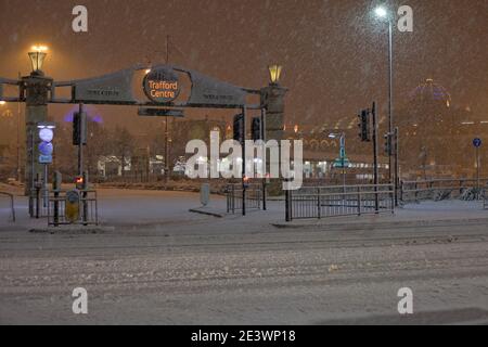 Unerwarteter und unerwarteter Schnee in Großbritannien von Storm Christoph, Manchester, Trafford Park, Trafford Centre Stockfoto