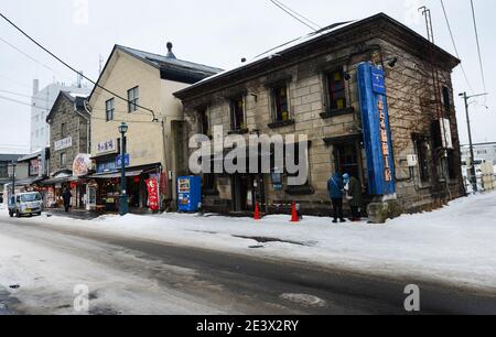 Schöne alte Gebäude entlang der Sakaimachi Straße in Otaru, Hokkaido, Japan. Stockfoto