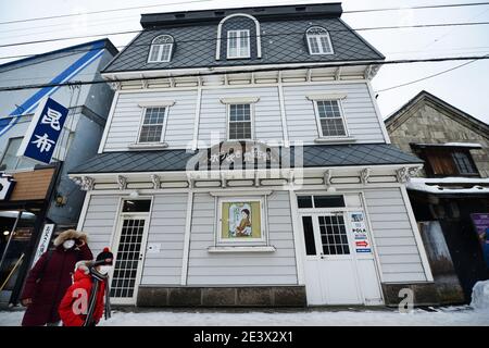 Schöne alte Gebäude entlang der Sakaimachi Straße in Otaru, Hokkaido, Japan. Stockfoto