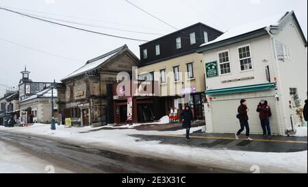 Schöne alte Gebäude entlang der Sakaimachi Straße in Otaru, Hokkaido, Japan. Stockfoto