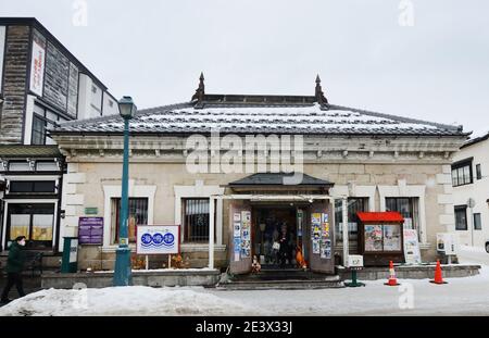 Schöne alte Gebäude entlang der Sakaimachi Straße in Otaru, Hokkaido, Japan. Stockfoto