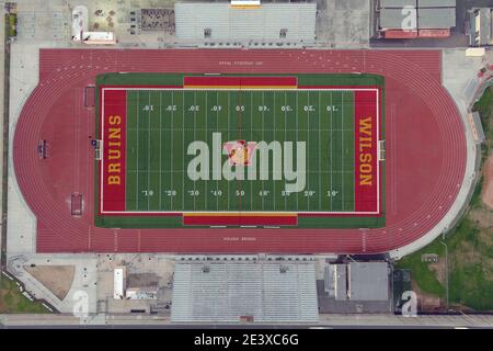 Eine Luftaufnahme von Jim Arquilla Track und Fußballstadion auf dem Campus der Long Beach Wilson High School, Samstag, 9. Januar 2021, in Long Beach, Kalifornien. Stockfoto