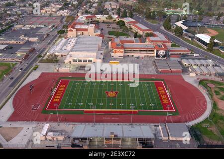 Eine Luftaufnahme von Jim Arquilla Track und Fußballstadion auf dem Campus der Long Beach Wilson High School, Samstag, 9. Januar 2021, in Long Beach, Kalifornien. Stockfoto