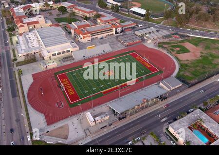 Eine Luftaufnahme von Jim Arquilla Track und Fußballstadion auf dem Campus der Long Beach Wilson High School, Samstag, 9. Januar 2021, in Long Beach, Kalifornien. Stockfoto