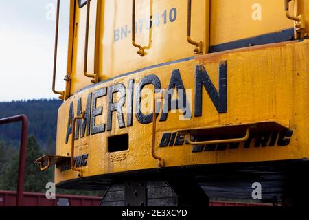 Die Eisengewichtsplatte auf einem BNSF American Hoist & Derrick Co., Modell 840 DE, 40-50 Tonnen, Diesel-Elektro-Lokomotive Crane, ca., auf den Gleisen am Stockfoto