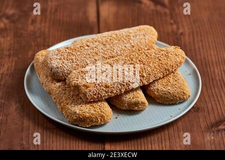 Gefrorene Alaska pollock Fischfilets auf einem Teller bereit zu Gekocht werden Stockfoto