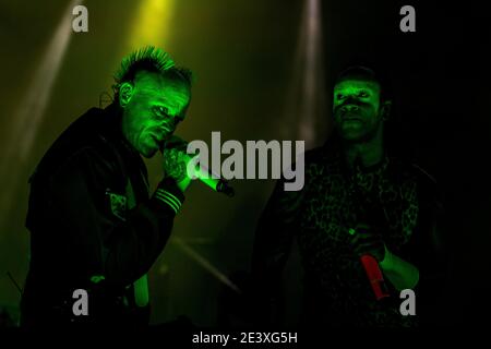 Aarhus, Dänemark. Juni 2017. Die englische Electronica-Gruppe The Prodigy spielt ein Live-Konzert während des dänischen Musikfestivals Northside 2017 in Aarhus. Hier sind Sänger Keith Flint (L) und Maxim (R) live auf der Bühne zu sehen. (Foto: Gonzales Photo - Lasse Lagoni). Stockfoto