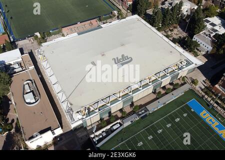 Eine Luftaufnahme des Pauley Pavilion auf dem Campus der UCLA, Samstag, 16. Januar 2021, in Los Angeles. Die Arena ist die Heimat der UCLA Bruins Männer und w Stockfoto