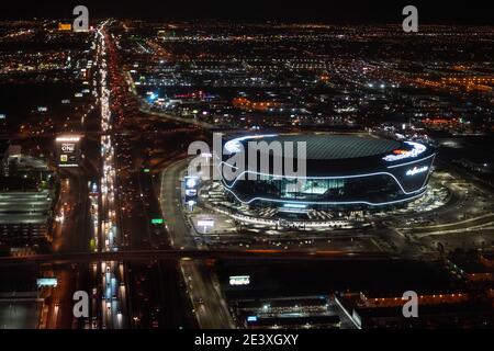 Blick von oben auf das Allegiant Stadium, das neue Zuhause der Raiders in Las Vegas, Nevada. Stockfoto