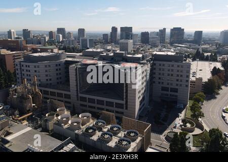 Eine Luftaufnahme des Ronald Reagan Krankenhauses im UCLA Health Medical Center, Samstag, 16. Januar 2021, in Los Angeles. Stockfoto