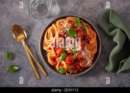 Spaghetti mit hackbällchen und Tomatensauce, italienische Pasta Stockfoto