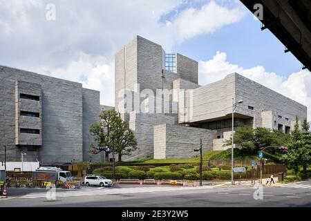 Japanisches Gebäude des Obersten Gerichtshofs, entworfen von Okada Shinichi (1974); Tokio, Japan Stockfoto