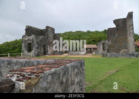 Martinique, Tartane: Ruinen des Schlosses Dubuc auf der Halbinsel Caravelle. Das Gebäude ist als National Historic Landmark (Französisch "Monumen Stockfoto