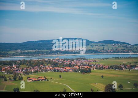 Schöne Aussicht auf der Straße zum Schloss Neuschwanstein, Alpenlandschaft, Bayern Deutschland Stockfoto