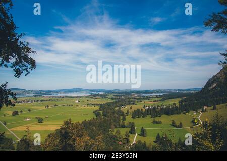 Schöne Aussicht auf der Straße zum Schloss Neuschwanstein, Alpenlandschaft, Bayern Deutschland Stockfoto