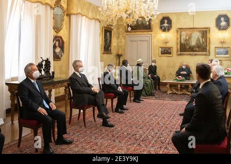 Rom, Italien. Januar 2021. 21. Januar 2021: Fra' Marco Luzzago trifft sich mit dem Dekan des Diplomatischen Korps. Pandemie, Welthunger und Flüchtlinge im Mittelpunkt seiner Rede Kredit: Independent Photo Agency/Alamy Live News Stockfoto