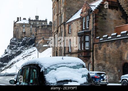 Edinburgh, Großbritannien. Januar 2021. Schnee fiel über Nacht in Edinburgh, was am Morgen des 21. Januar 2021 zu etwas Schnee führte.Quelle: David Coulson/Alamy Live News Stockfoto