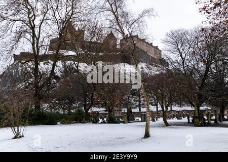 Edinburgh, Großbritannien. Januar 2021. Schnee fiel über Nacht in Edinburgh, was am Morgen des 21. Januar 2021 zu etwas Schnee führte.Quelle: David Coulson/Alamy Live News Stockfoto