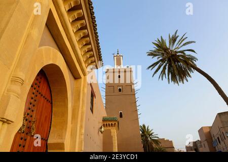 Frogview der Großen Moschee in Tiznit, Marokko Stockfoto