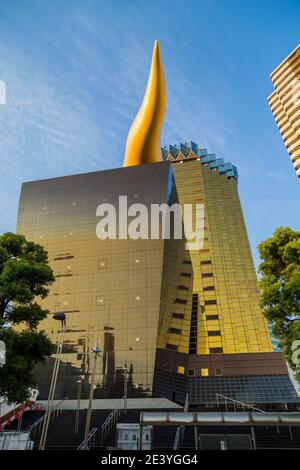 Tokio. Japan: Asahi Beer Buildings. Sonniger Tag. Blauer Himmel. Hauptquartier der Asahi Breweries mit der Asahi Flame Stockfoto