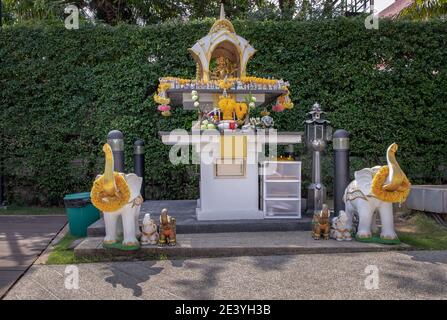 Bangkok, Thailand - 18 Jan 2021 : das Thao Maha Phrom Shrineist ein Schrein, der eine Statue von Phra Phrum (vier gegenübergestellt gott) beherbergt. Die thailändische Vertretung Stockfoto