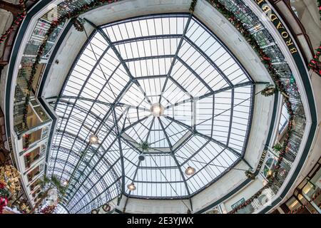 Wayfarers Arcade (früher Leyland Arcade und Burton Arcade) ein denkmalgeschütztes Gebäude in der Lord St in der Küstenstadt Southport, Merseyside Stockfoto