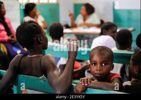 SAMBIA, Copperbelt, Stadt Ndola, Kinderstelle eine Beratungsstelle für HIV-Waisen und HIV-Prävention durch die katholische Kirche / SAMBIA, Ndola im Copperbelt, Township Nkwazig, katholische Kirche betreibt das Kinderstelle ein Beratungszentrum für AIDS Waisen und -kranke Stockfoto