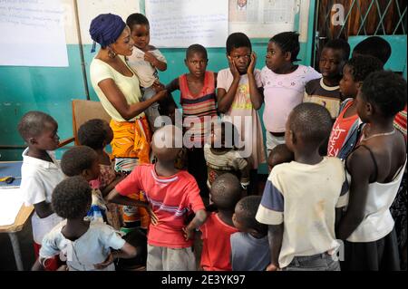 SAMBIA, Copperbelt, Stadt Ndola, Kinderstelle eine Beratungsstelle für HIV-Waisen und HIV-Prävention durch die katholische Kirche / SAMBIA, Ndola im Copperbelt, Township Nkwazig, katholische Kirche betreibt das Kinderstelle ein Beratungszentrum für AIDS Waisen und -kranke Stockfoto