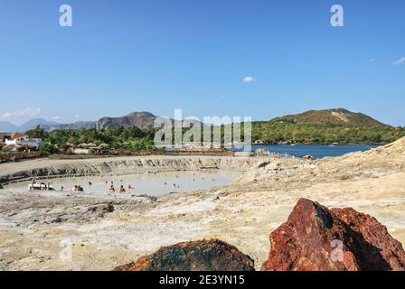 Schwefelschlammbad auf Vulcano Stockfoto